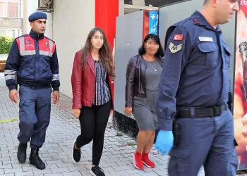 Bebeği 5. kattan aşağıya attılar