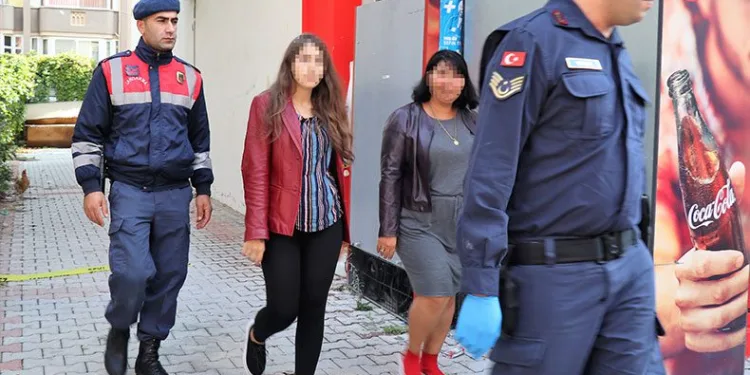 Bebeği 5. kattan aşağıya attılar