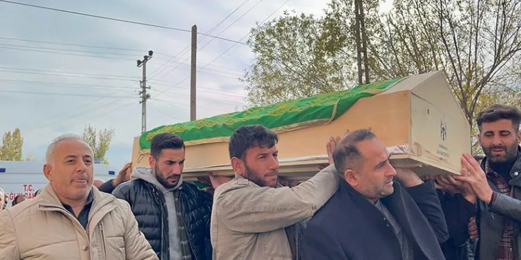 16 yaşındaki kız son yolculuğuna uğurlandı