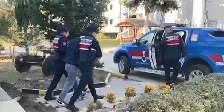 Minibüste uyuşturucuyla yakalandı