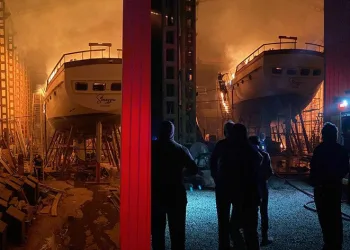 Milyon dolarlık tekne alev aldı