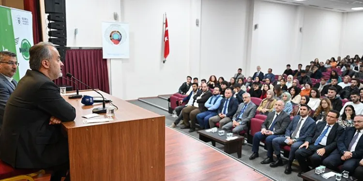 Başkan Aktaş’tan üniversitelilere altın öğütler