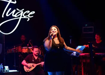 Tuğçe Kandemir hasta haliyle konser verdi