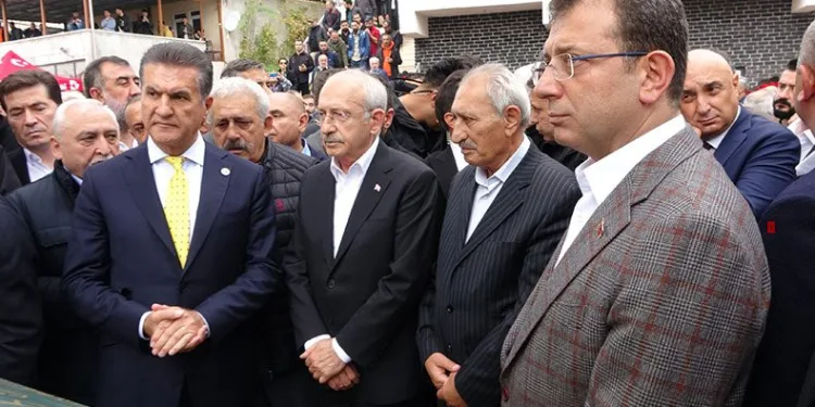 Celal Kılıçdaroğlu son yolculuğuna uğurlandı