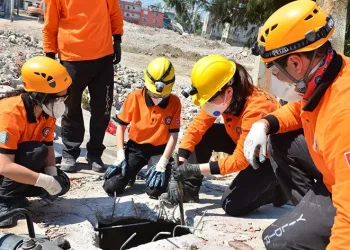 Çalışanlar arama kurtarma sertifikasını aldı
