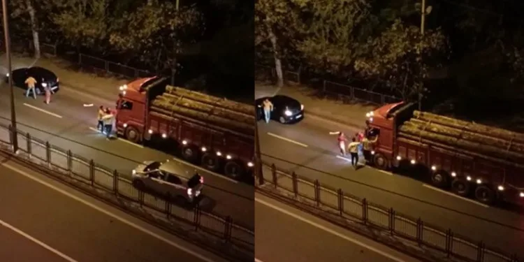 Trafikte yol verme kavgası