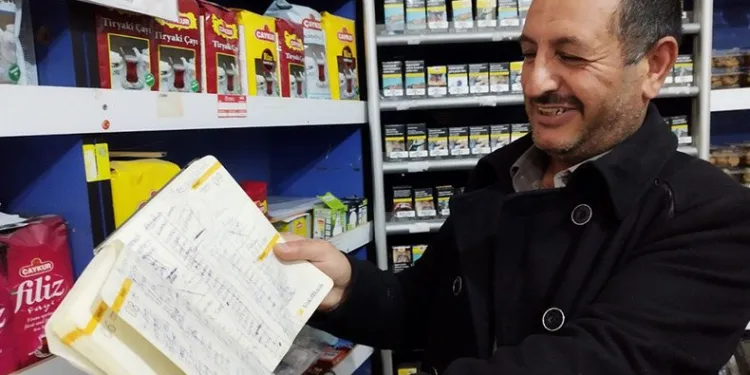 Bakkalın veresiye defterindeki borçları sıfırladı