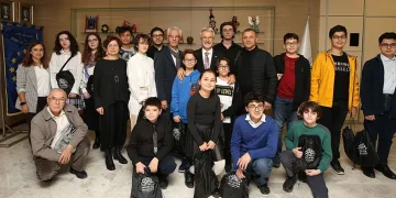 Ödüllü karikatüristler Başkan Erdem ile buluştu