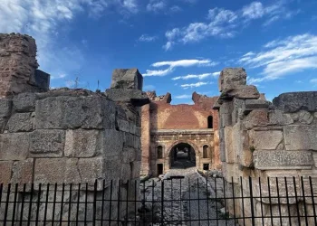 İstanbul Kapı’daki tarih göz kamaştırıyor