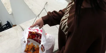 Cips paketinin içinden çıkan görenleri şaşırttı