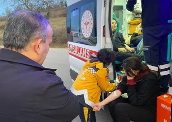 Yolcu otobüsü devrildi: 39 yaralı