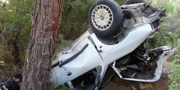 20 metrelik şarampole uçan otomobilde can pazarı