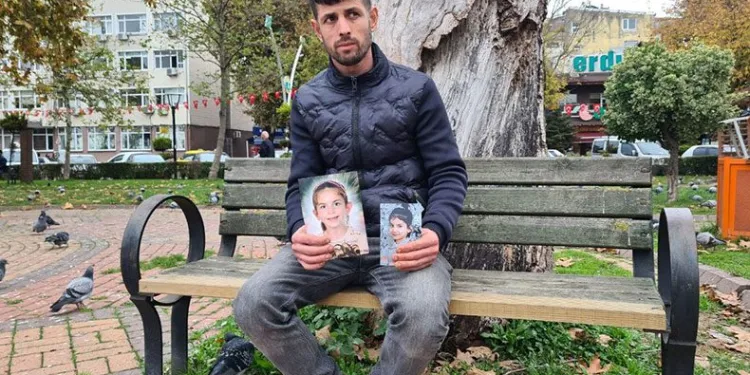 Günlerdir eşini ve çocukalarını arıyor