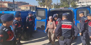 Babasını öldürdüğü ileri sürülen kadın tutuklandı