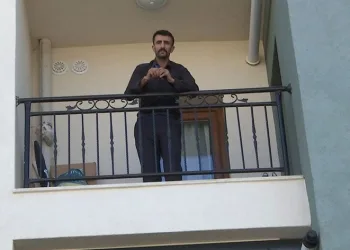 Evde mahsur kalınca işten atıldı