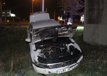 Kontrolden çıktı, araziye daldı