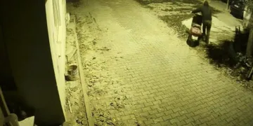 Bursa’da motosiklet hırsızı kameralara yakalandı