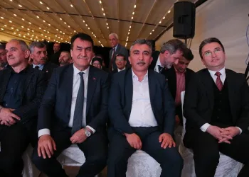 Başkan Dündar, Giresun’daki sempozyumda konuştu