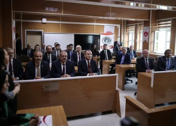 Gerçeği aratmayan duruşmayı Bakan Bozdağ beğendi