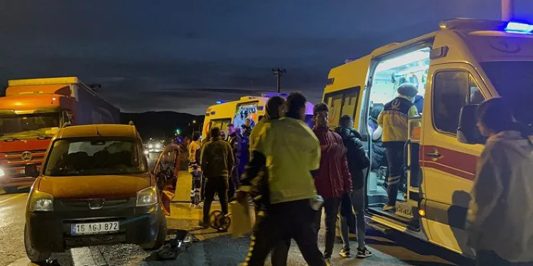 Bursa’da işçi servisi kaza yaptı: 7 yaralı