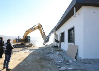 Bursa’da kaçak villalar yıkıldı