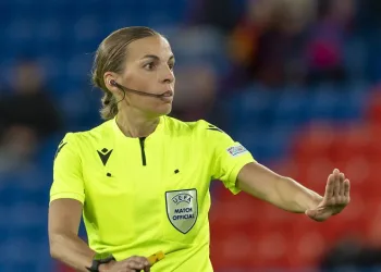Dünya Kupası’nda maç yöneten ilk kadın hakem Fransız Stephanie Frappart olacak