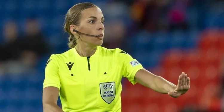 Dünya Kupası’nda maç yöneten ilk kadın hakem Fransız Stephanie Frappart olacak