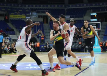 F.E.Bursaspor’dan Bahçeşehir Koleji galibiyeti: 74-69