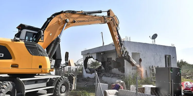 Osmangazi’de kaçak binalar yıkılıyor