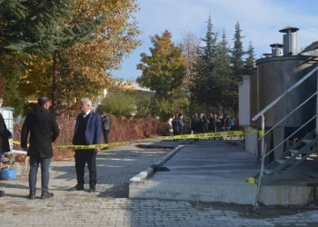 Yağ fabrikasında işçiler kuyuya düştü: 6 yaralı