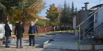 Yağ fabrikasında işçiler kuyuya düştü: 6 yaralı