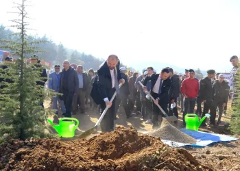 Orhaneli’de 1111 fidan toprakla buluşturuldu