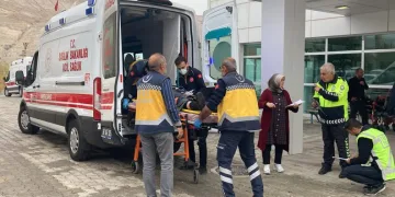 Göçmenleri taşıyan otobüs devrildi: 2 ölü 40 yaralı