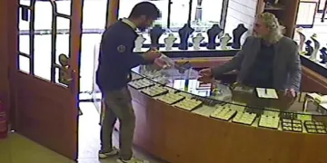 Kuyumcuya not bırakıp bileziği çaldı