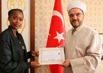 Kenya’dan geldi Bursa’da müslüman oldu