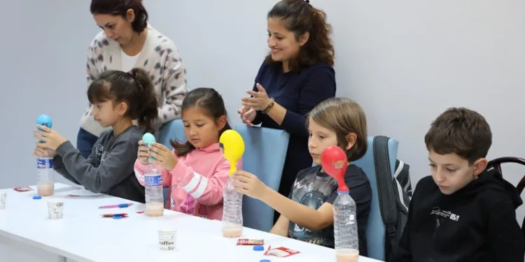Mudanyalı çocuklar ara tatilde deney atölyelerinde