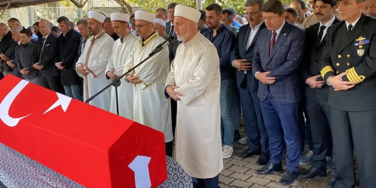 Maden işçisi Taner Şen son yolculuğuna uğurlandı