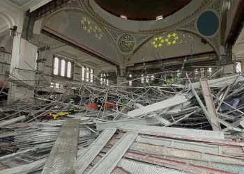Cami külliyesi çöktü: 1 ölü, 19 yaralı