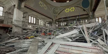 Cami külliyesi çöktü: 1 ölü, 19 yaralı