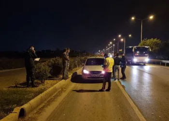 Alkollü sürücü alkollü yayaya çarptı