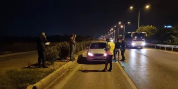 Alkollü sürücü alkollü yayaya çarptı