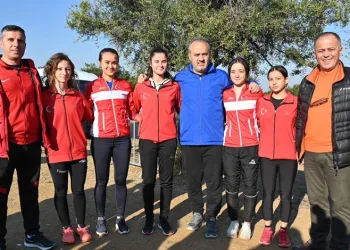 Oryantiring turnuvasında zamana karşı yarış