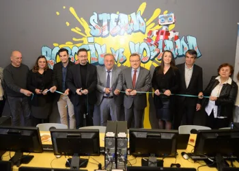 BUÜ öğrencilerine robotik ve kodlama atölyesi
