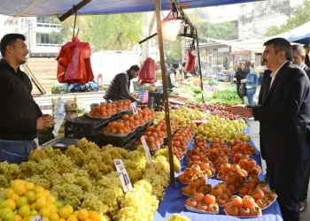 Oktay Yılmaz pazarcılarla buluştu