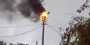 Siirt’te elektrik direğinden çıkan alevler korkuttu
