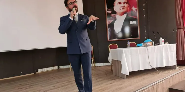 Yazar Temirağa Demir öğrencilerle buluştu