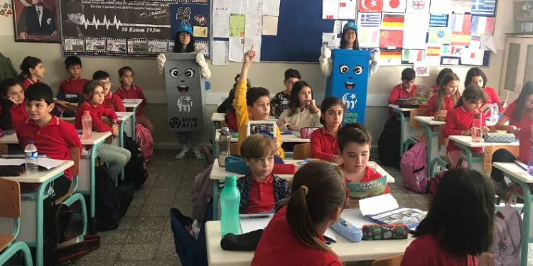 Mustafakemalpaşa Belediyesi sıfır atık eğitimlerine başladı