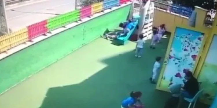 Çocukları kaydıraktan düştü, aile ve okul karşı karşıya geldi