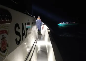 Ayvalık açıklarında 135 düzensiz göçmen kurtarıldı