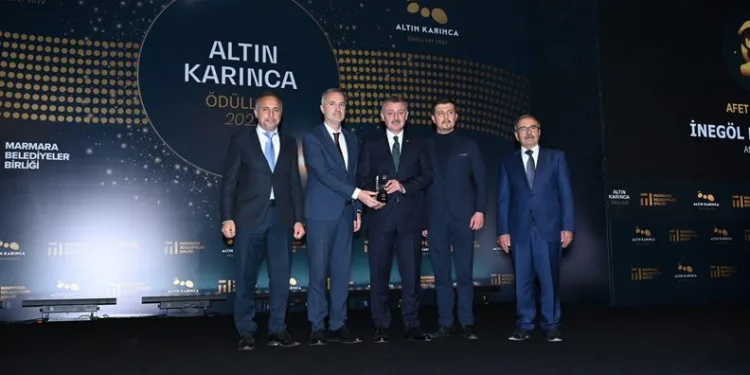 İnegöl Belediyesi’ne ‘Afet Çantası’ ödülü